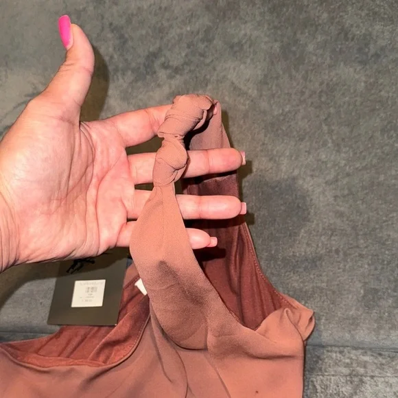 Lelis- One-Shoulder mauve color Bodysuit size Small - Picture 10 of 11